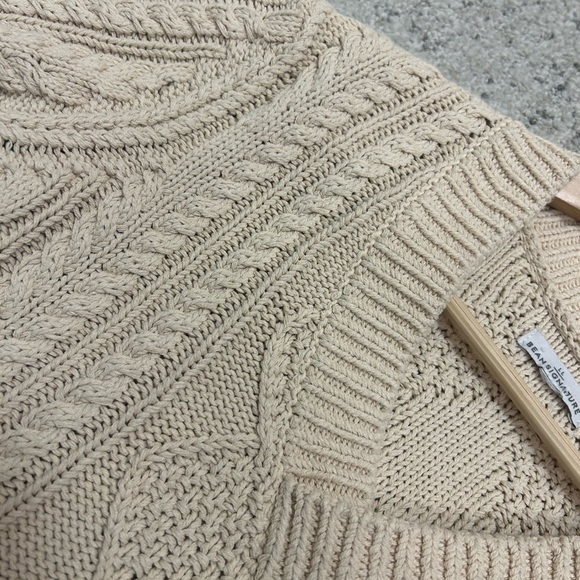 L.L.Bean Signature M cotton cable knit V-Neck sweater in excellent used conditio - Picture 6 of 12